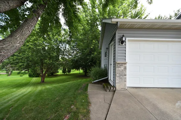 $489,900 | 340 Perry Court, Zumbrota, MN 55992