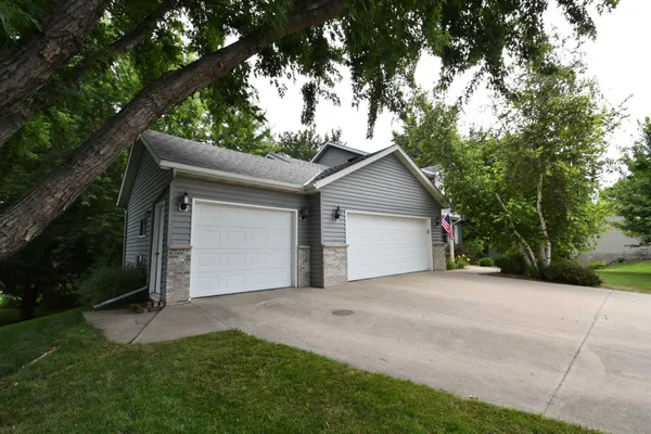 $489,900 | 340 Perry Court, Zumbrota, MN 55992