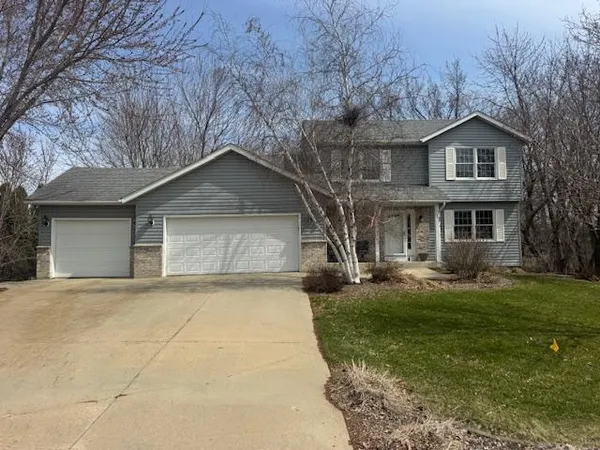 $489,900 | 340 Perry Court, Zumbrota, MN 55992