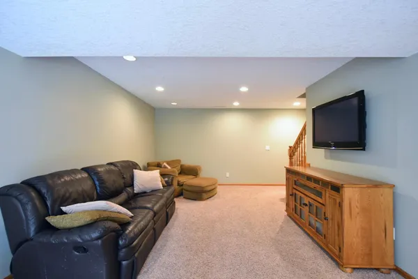 $489,900 | 340 Perry Court, Zumbrota, MN 55992