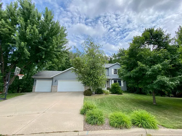 $489,900 | 340 Perry Court, Zumbrota, MN 55992