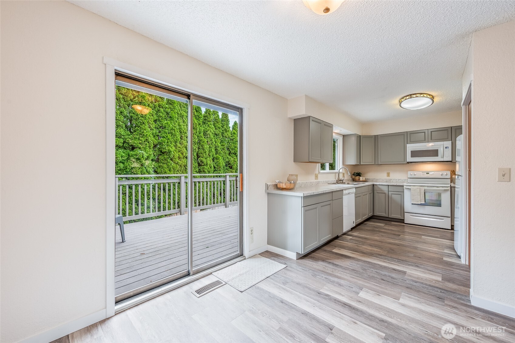 1312 Fourth Street Wenatchee, WA 98801 - Photo 13 of 34