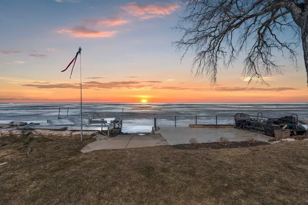 $899,900 | 4813 Edgewater Beach Road, Green Bay, WI 54311