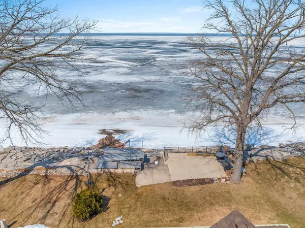 $899,900 | 4813 Edgewater Beach Road, Green Bay, WI 54311