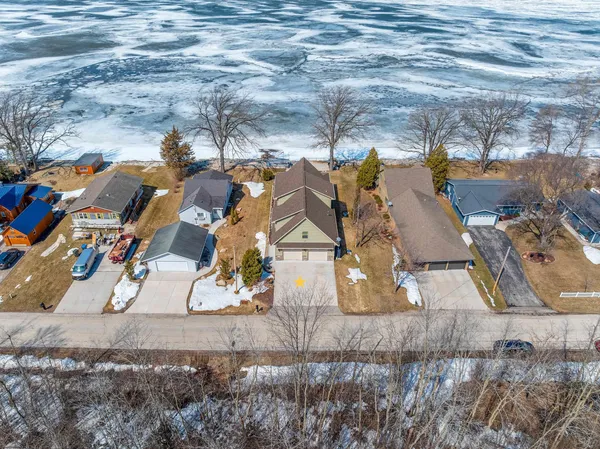 $899,900 | 4813 Edgewater Beach Road, Green Bay, WI 54311