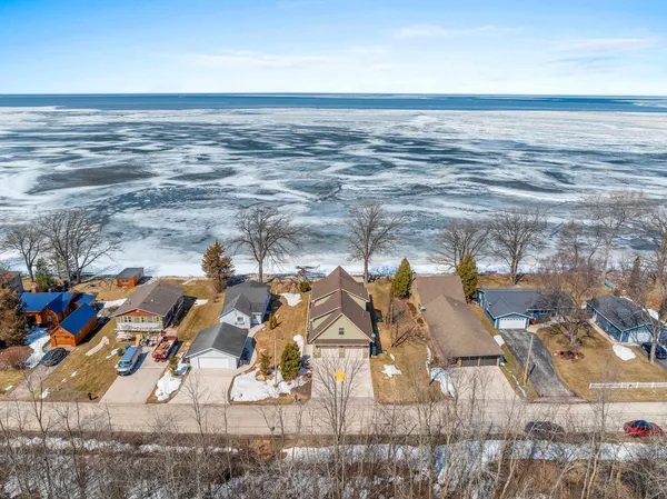 $899,900 | 4813 Edgewater Beach Road, Green Bay, WI 54311