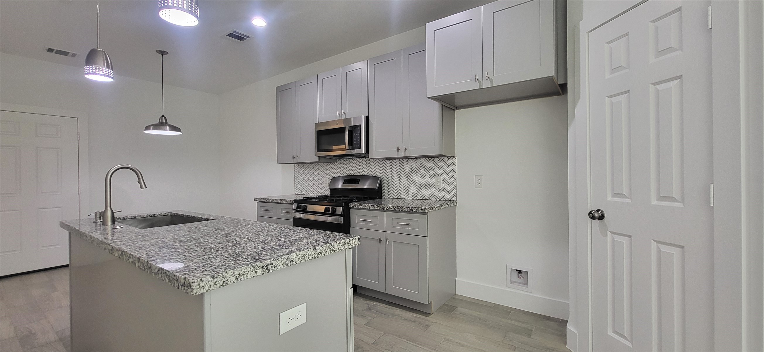 8308 Prairie View Drive Houston, TX 77088 - Photo 7 of 25