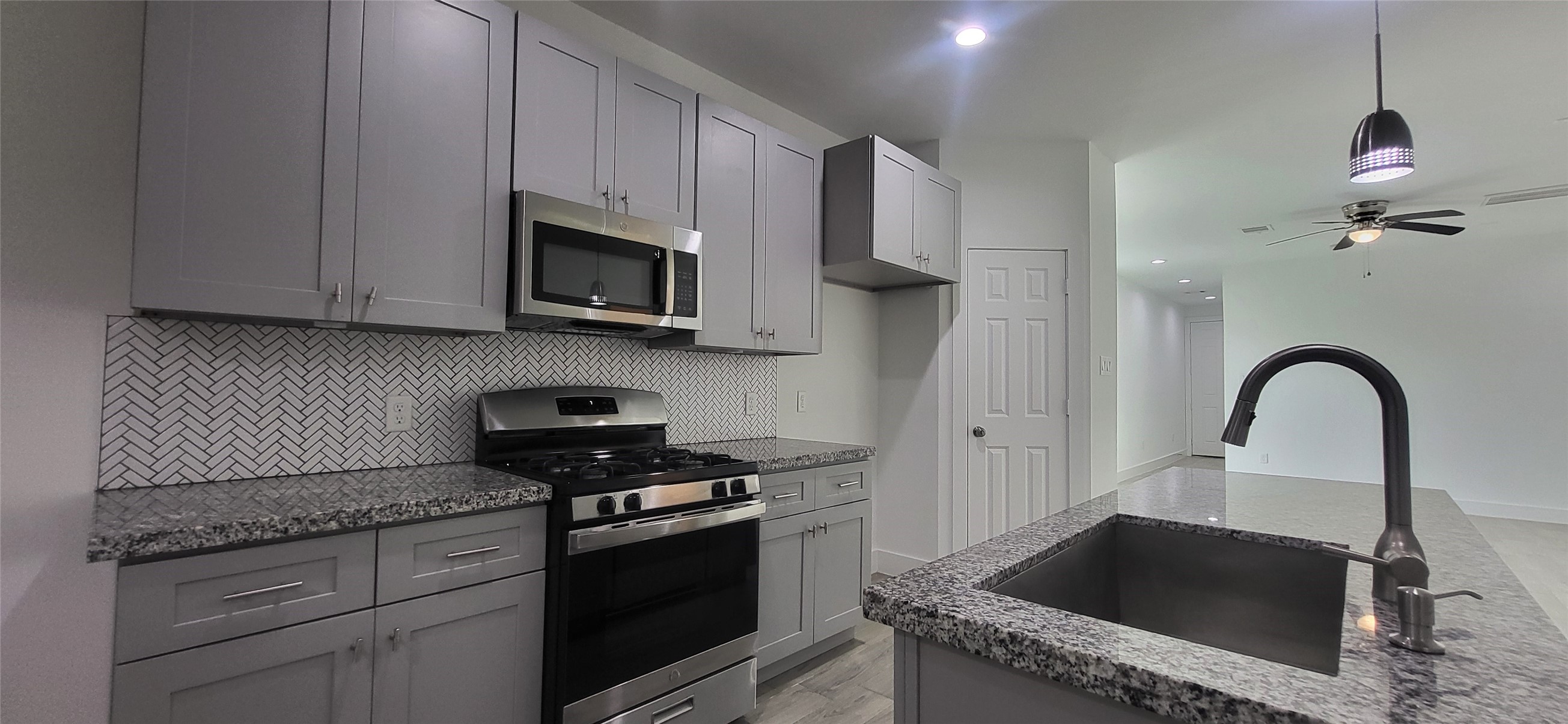 8308 Prairie View Drive Houston, TX 77088 - Photo 9 of 25