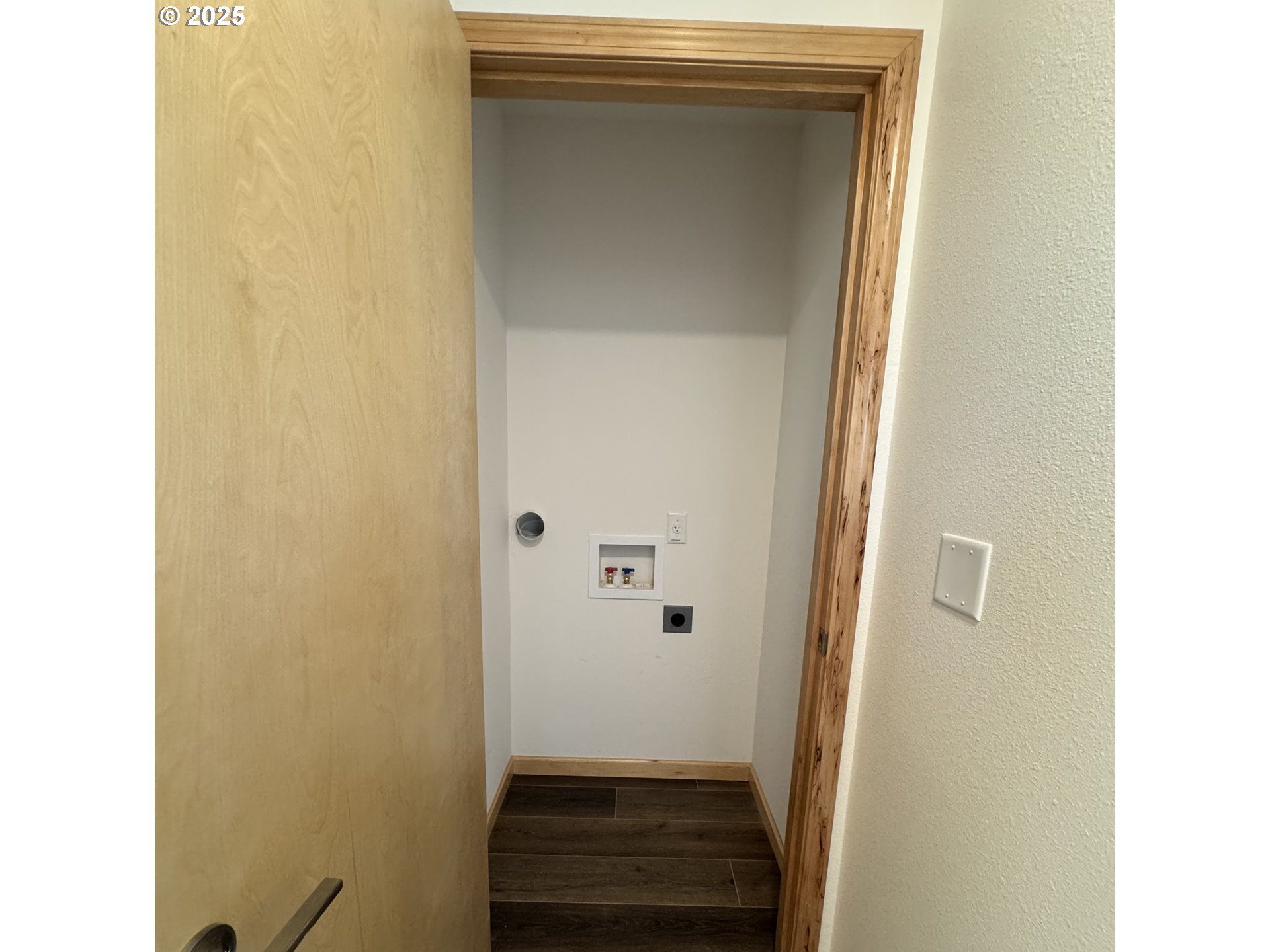 5253 Forest Lane Eugene, OR 97402 - Photo 10 of 25 a view of front door