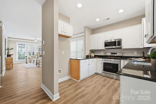 $460,000 | 11334 Charlotte View Drive, Charlotte, NC 28277