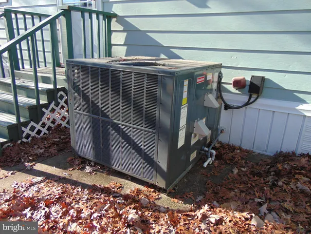 a view of a entrance gate of the house
