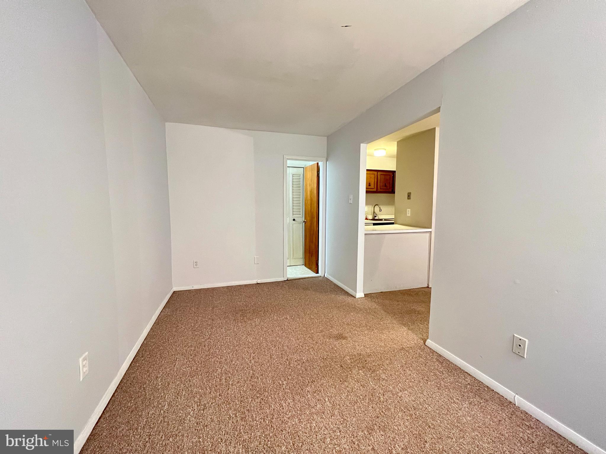 22 Fitzwatertown Road, Unit D8 Willow Grove, PA 19090 - Photo 13 of 34 Family room / den