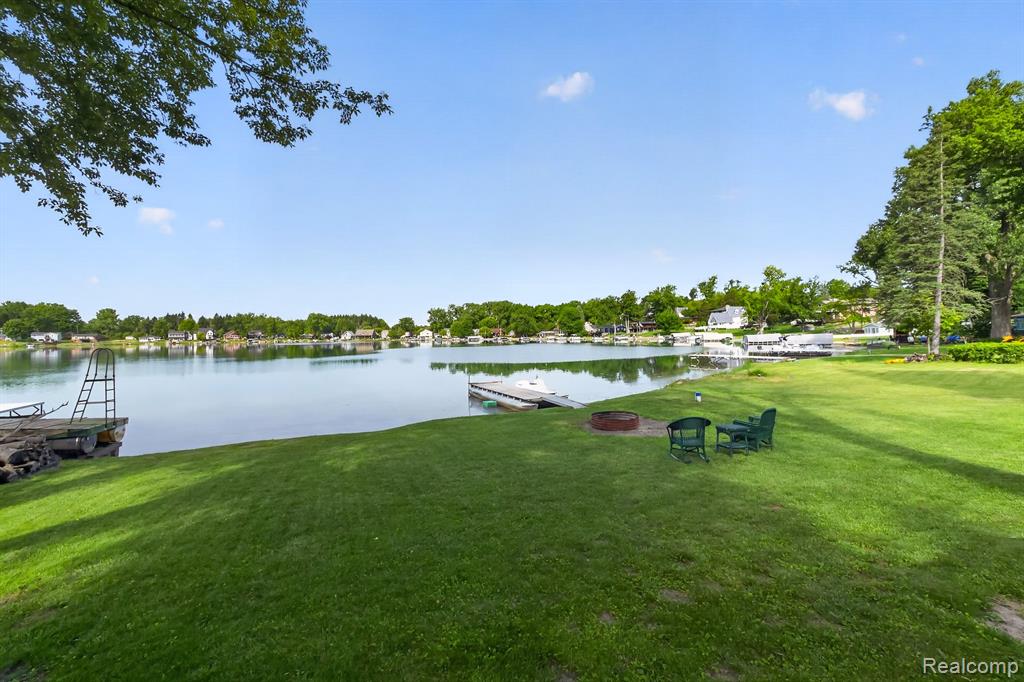 1717 Triangle Lake Road Howell, MI 48843 - Photo 18 of 58