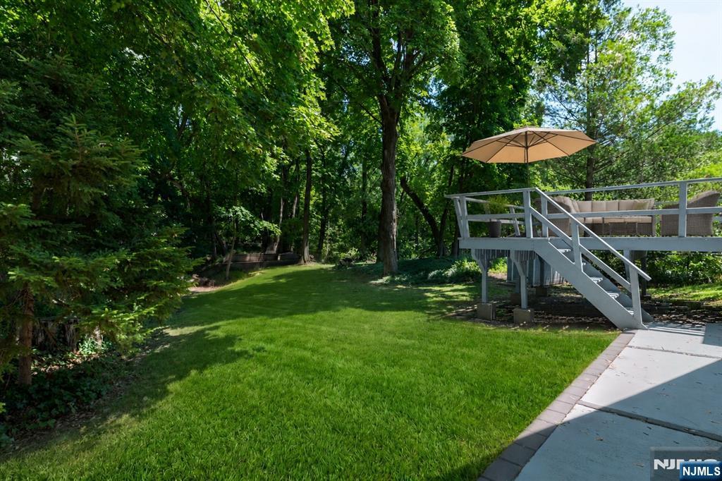 221 Lakeview Drive Ridgewood, NJ 07450 - Photo 24 of 35