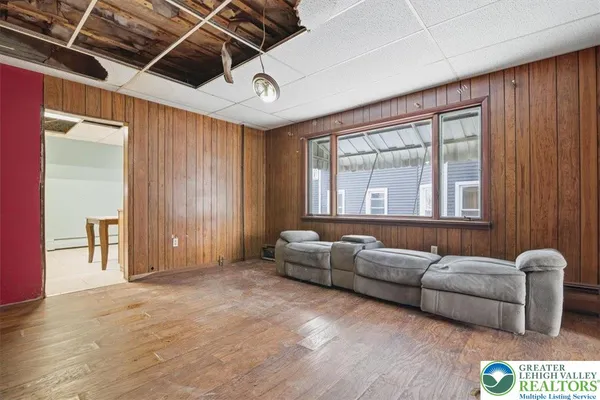 a view of livingroom with furniture and windows