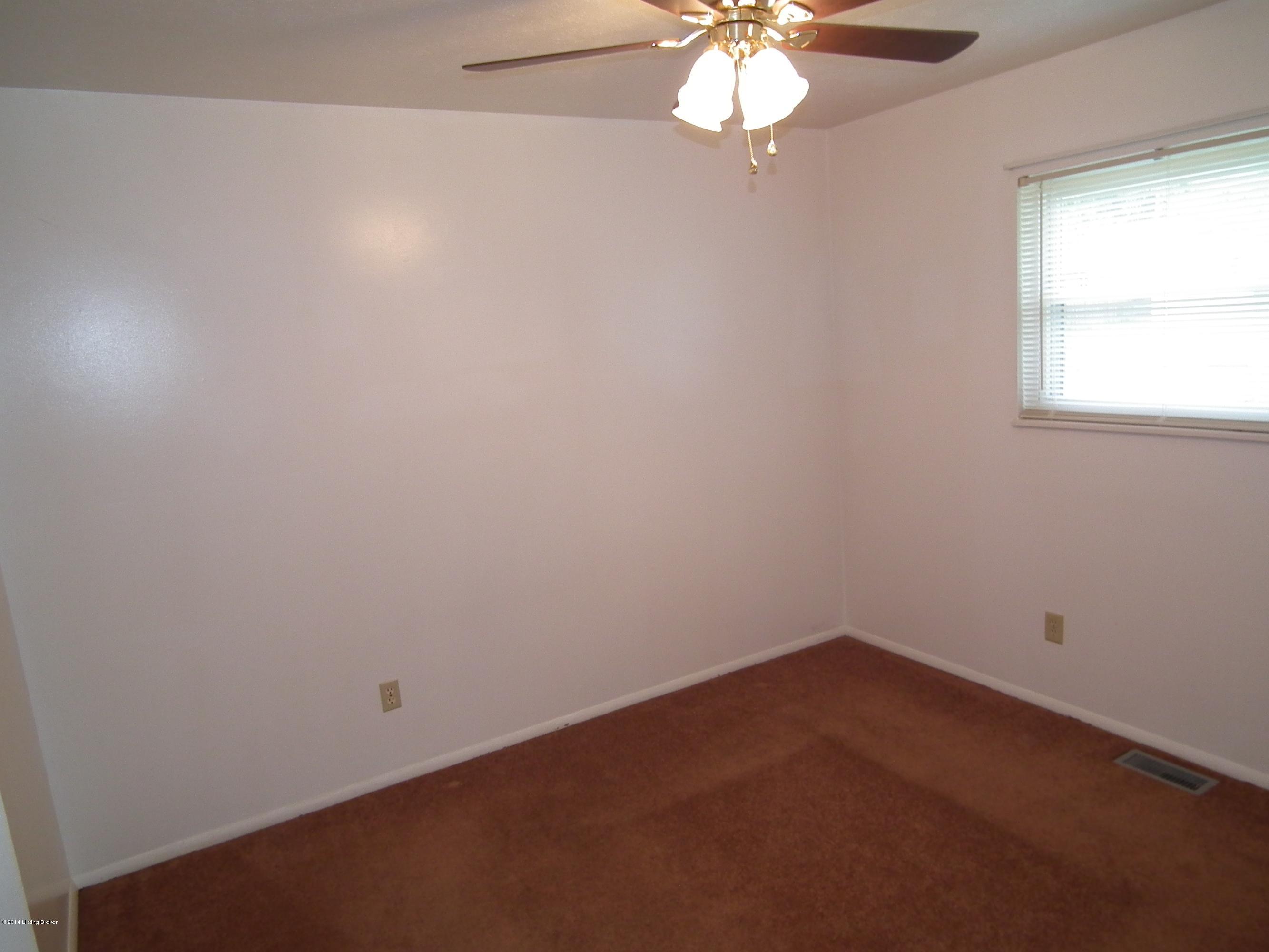 378 Blossom Road Hillview, KY 40229 - Photo 5 of 11 DSCF2194