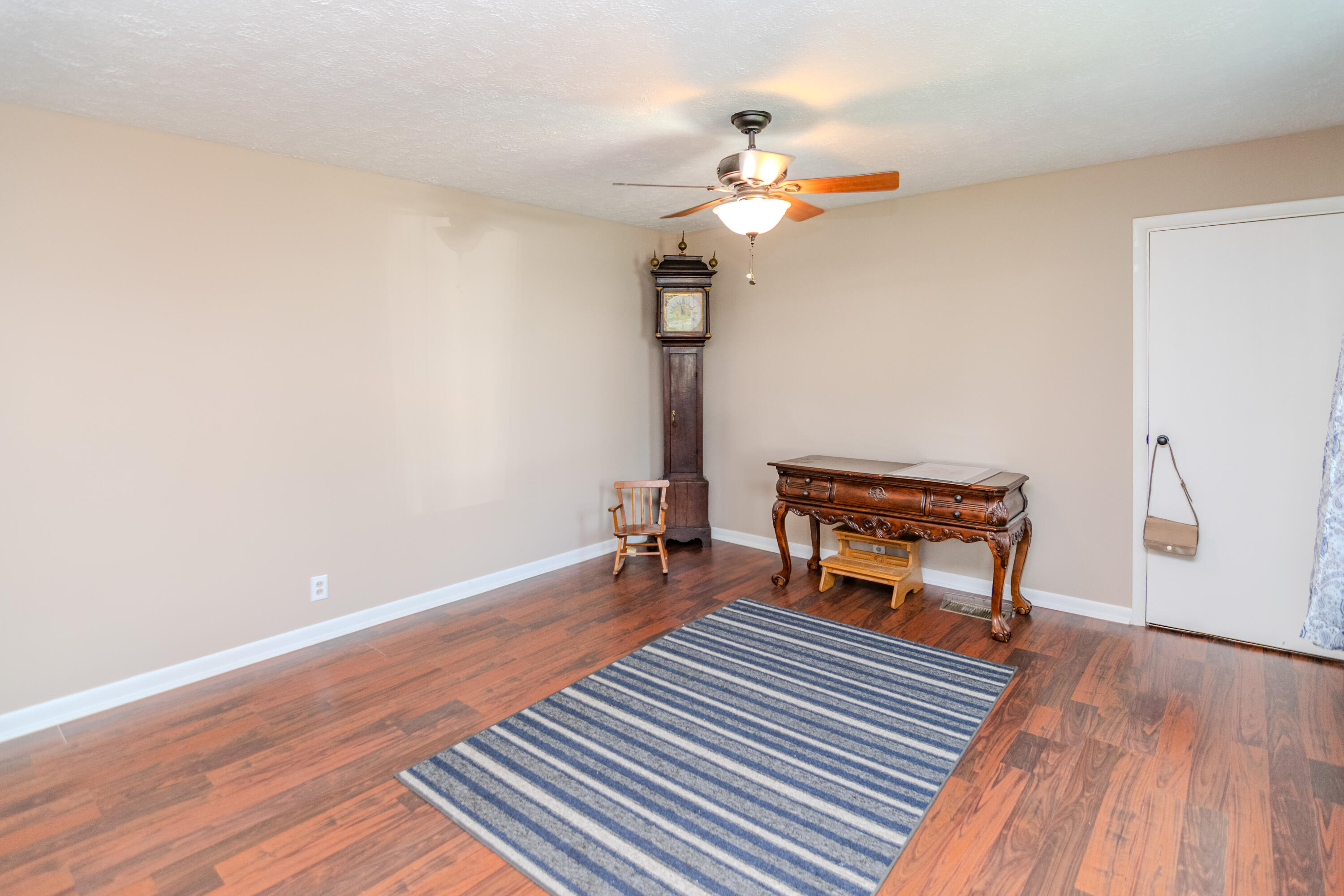 217 Locust Grove Road Winchester, KY 40391 - Photo 5 of 48 Living Room