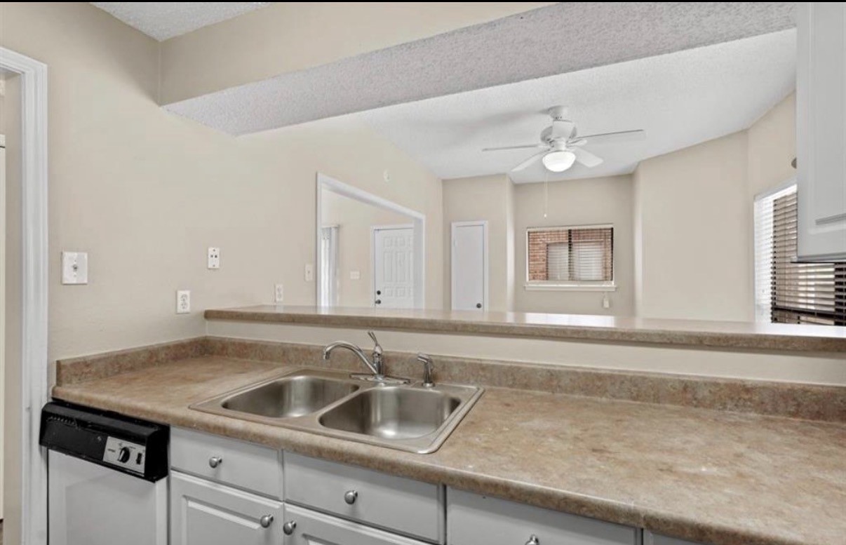 10164 Oakberry Street Houston, TX 77042 - Photo 6 of 8