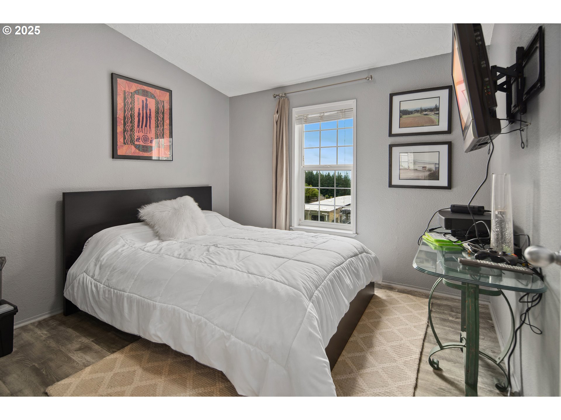 34680 Northeast Kramien Road Newberg, OR 97132 - Photo 35 of 40 a bedroom with a bed and a painting on the wall