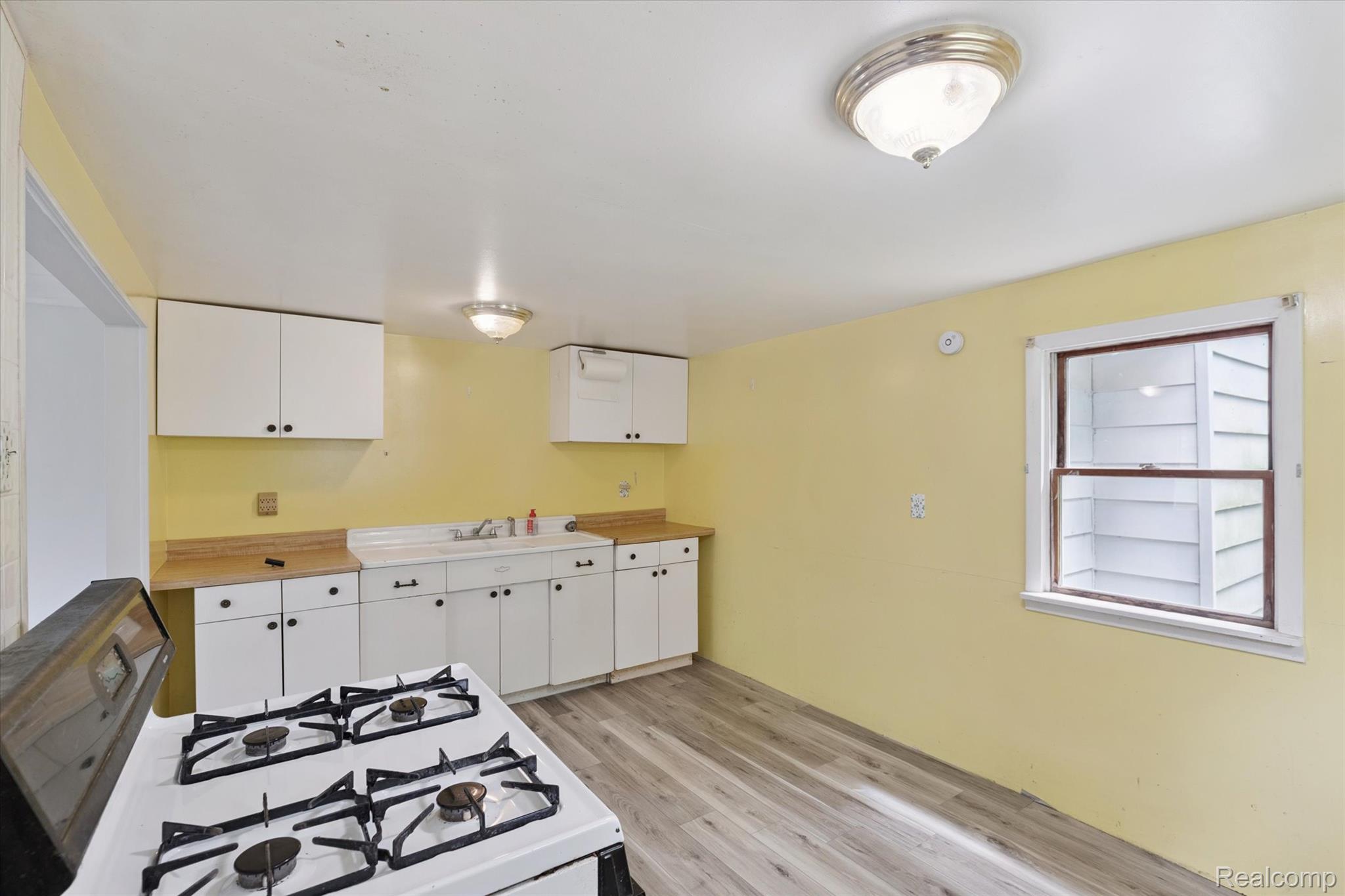 37801 Ash Road New Boston, MI 48164 - Photo 18 of 39 22-37801-Ash-Rd-New-Boston-MI-48164-WindowStill-16.jpg