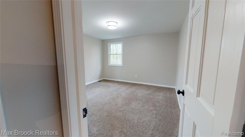 4990 Arrowhead Road West Bloomfield, MI 48323 - Photo 21 of 48