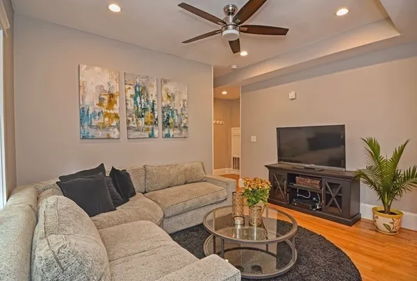 $5,000 | 651 East 6th Street, Unit 2, Boston, MA 02127