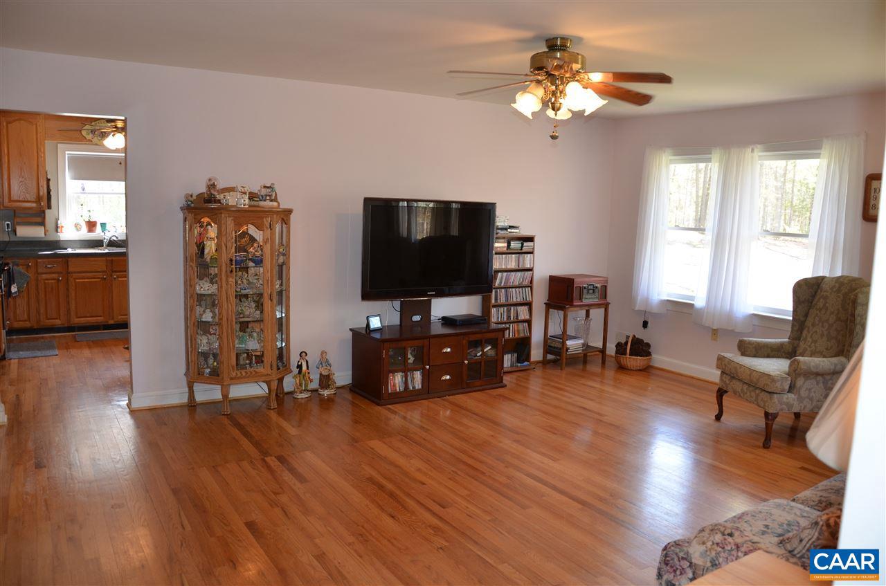 2589 Oakland Road Louisa, VA 23093 - Photo 4 of 27 Gallery Image 4
