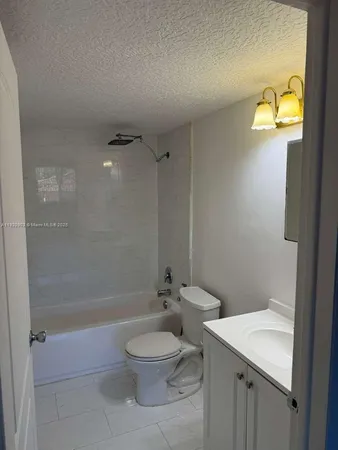 $1,800 | 6960 Miami Gardens Drive, Unit 2225, Hialeah, FL 33015