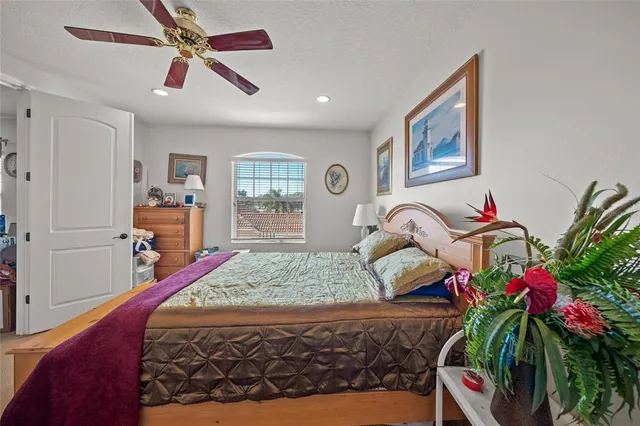 a view of a livingroom with furniture and workspace