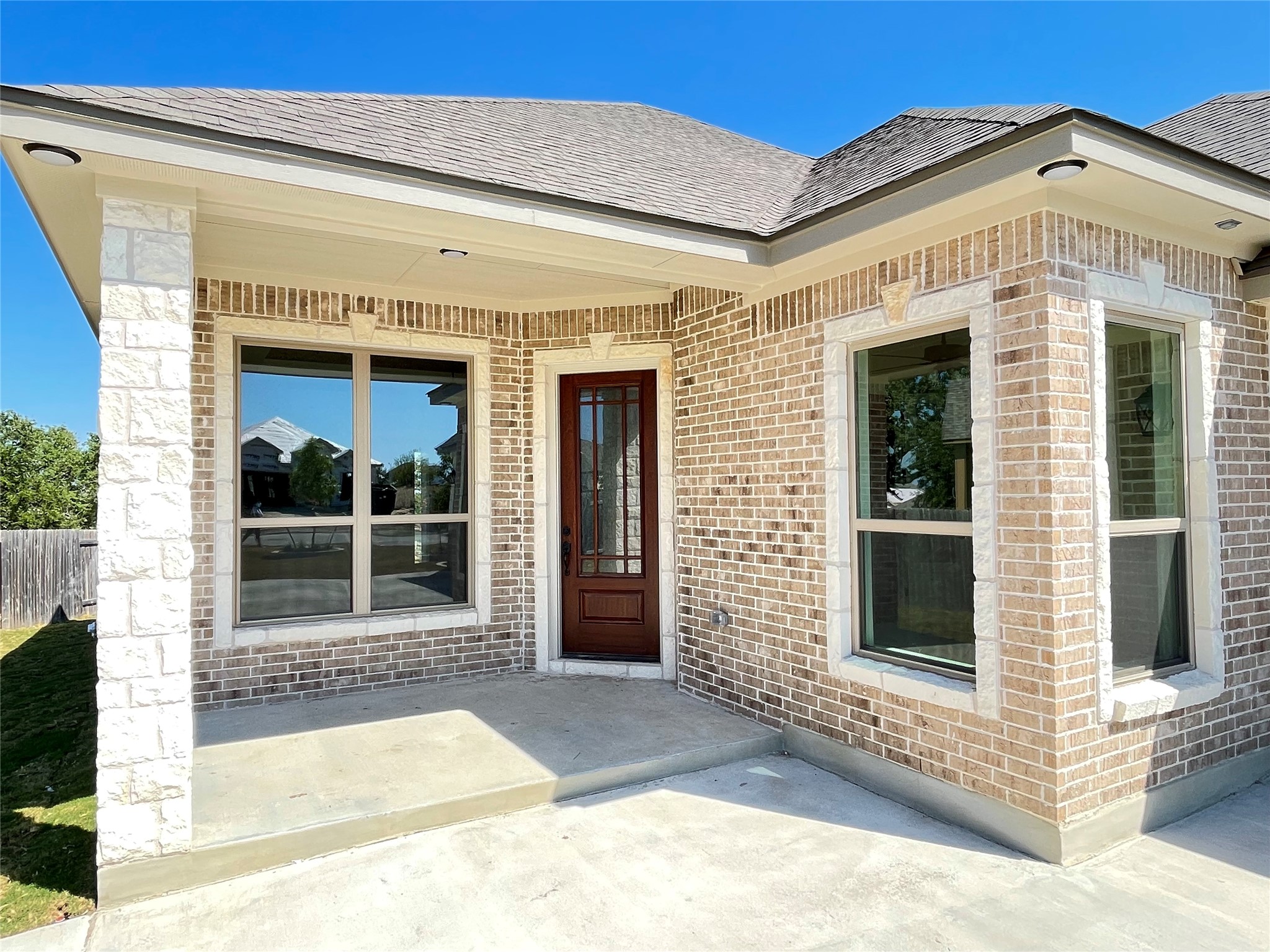 104 Creek Point Drive Georgetown, TX 78628 - Photo 2 of 18