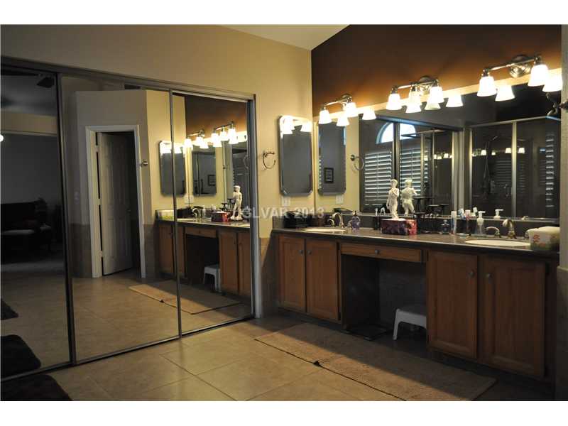 2037 Shadow Brook Way Henderson, NV 89074 - Photo 20 of 34 Master Bath/Spa.