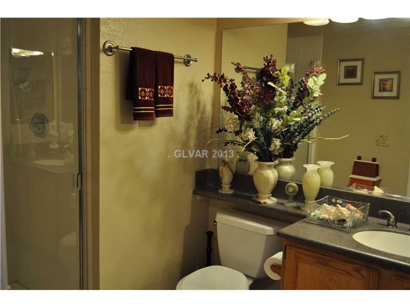 2037 Shadow Brook Way Henderson, NV 89074 - Photo 5 of 34 Guest Bathroom. FIRST FLOOR BATH