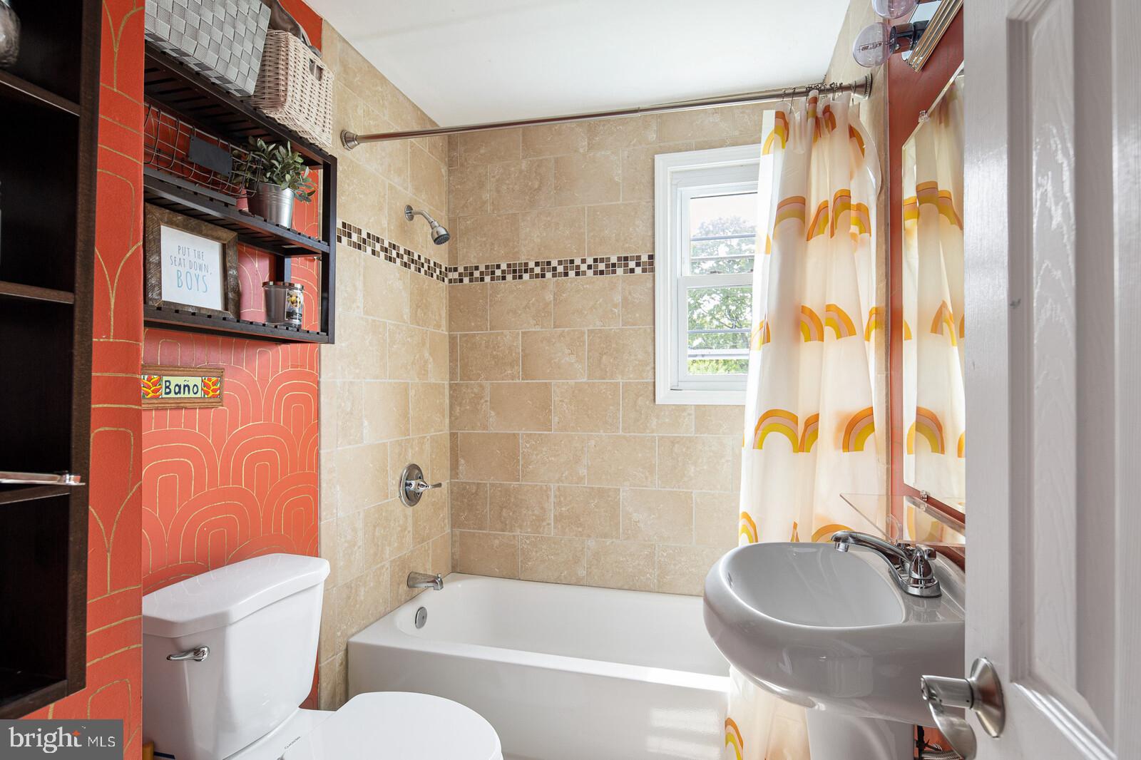 1114 Piper Road Wilmington, DE 19803 - Photo 20 of 25 Hall bathroom