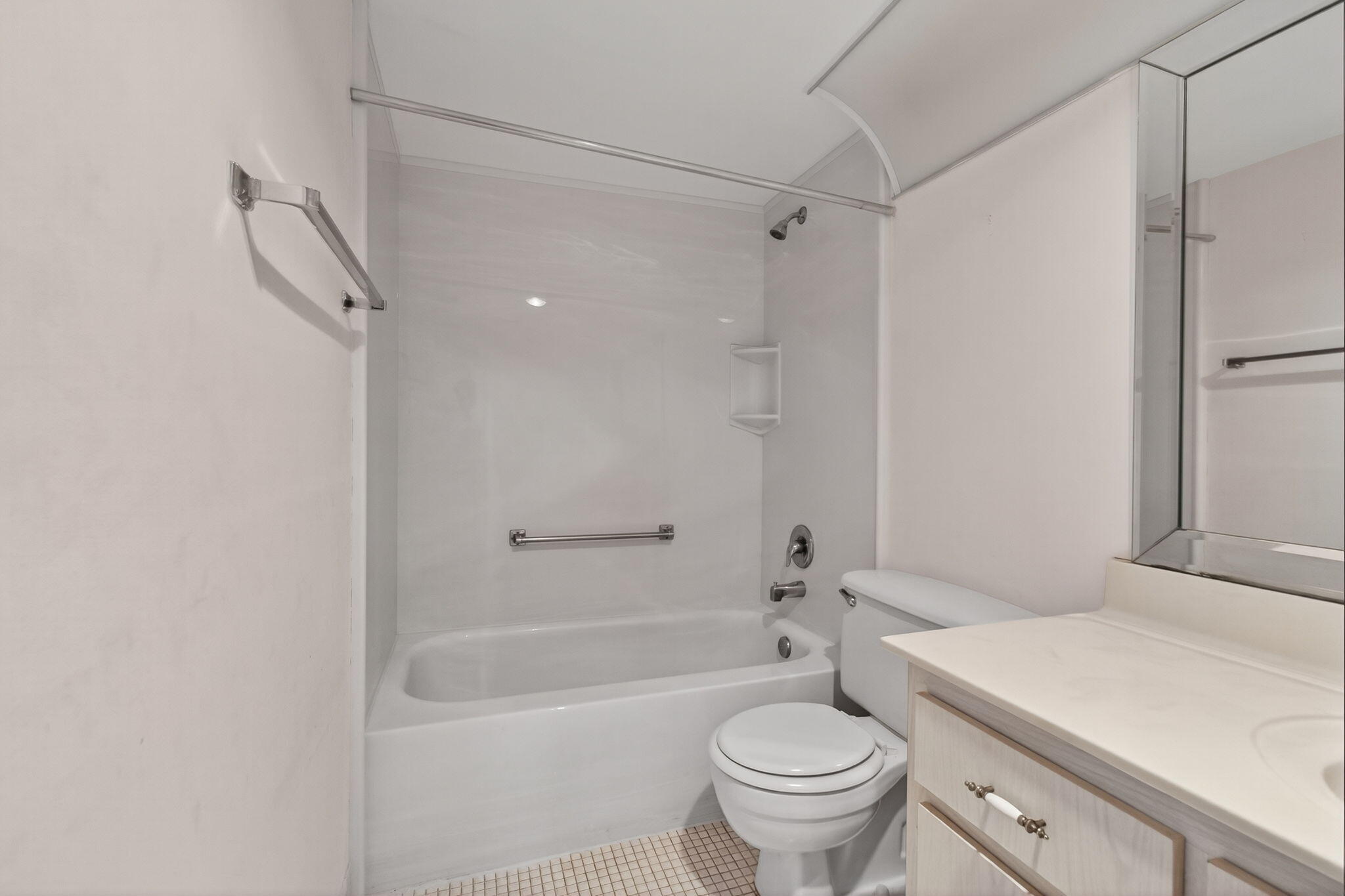 4030 Lincoln B Boca Raton, FL 33434 - Photo 38 of 90 Guest Bathroom