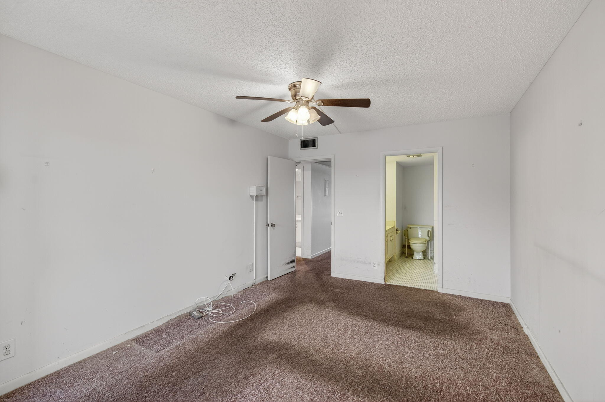 4030 Lincoln B Boca Raton, FL 33434 - Photo 8 of 90 32-web-or-mls-DSC_0180