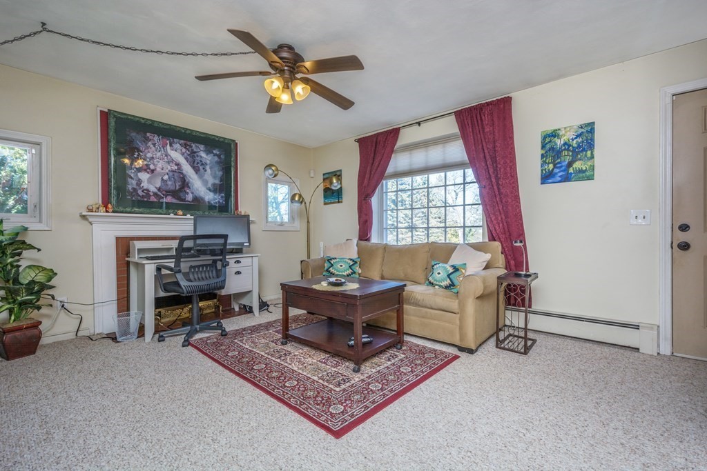 45 Patricia Road Marlborough, MA 01752 - Photo 3 of 26 Gallery Image 3