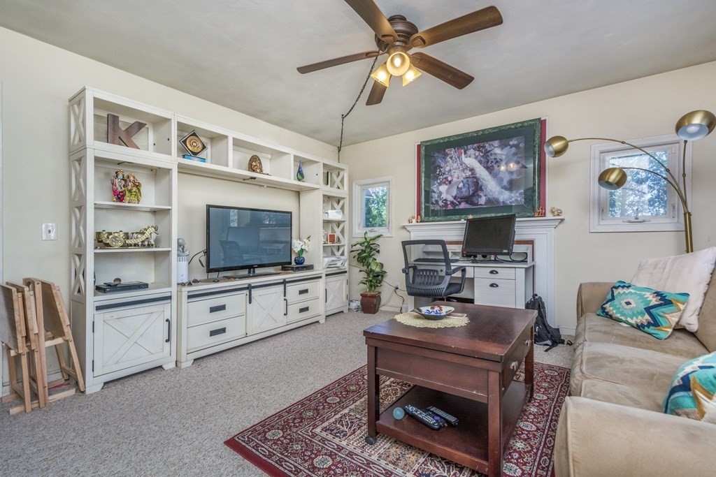 45 Patricia Road Marlborough, MA 01752 - Photo 4 of 26 Gallery Image 4
