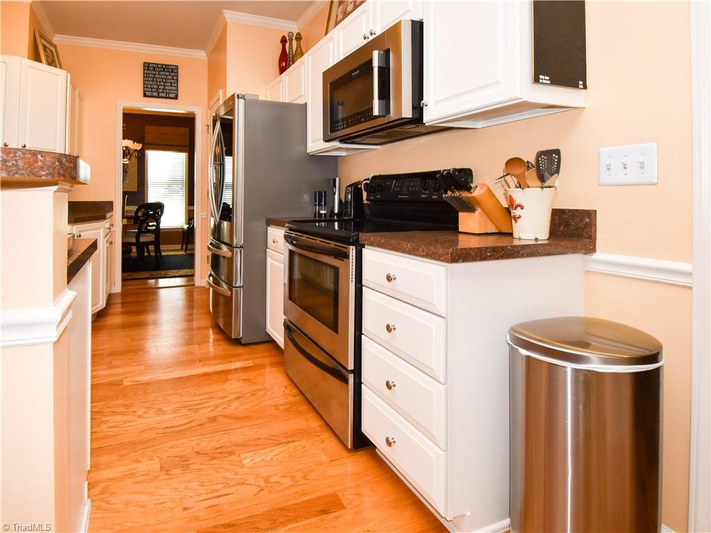 4017 Preswick Court High Point, NC 27265 - Photo 13 of 36