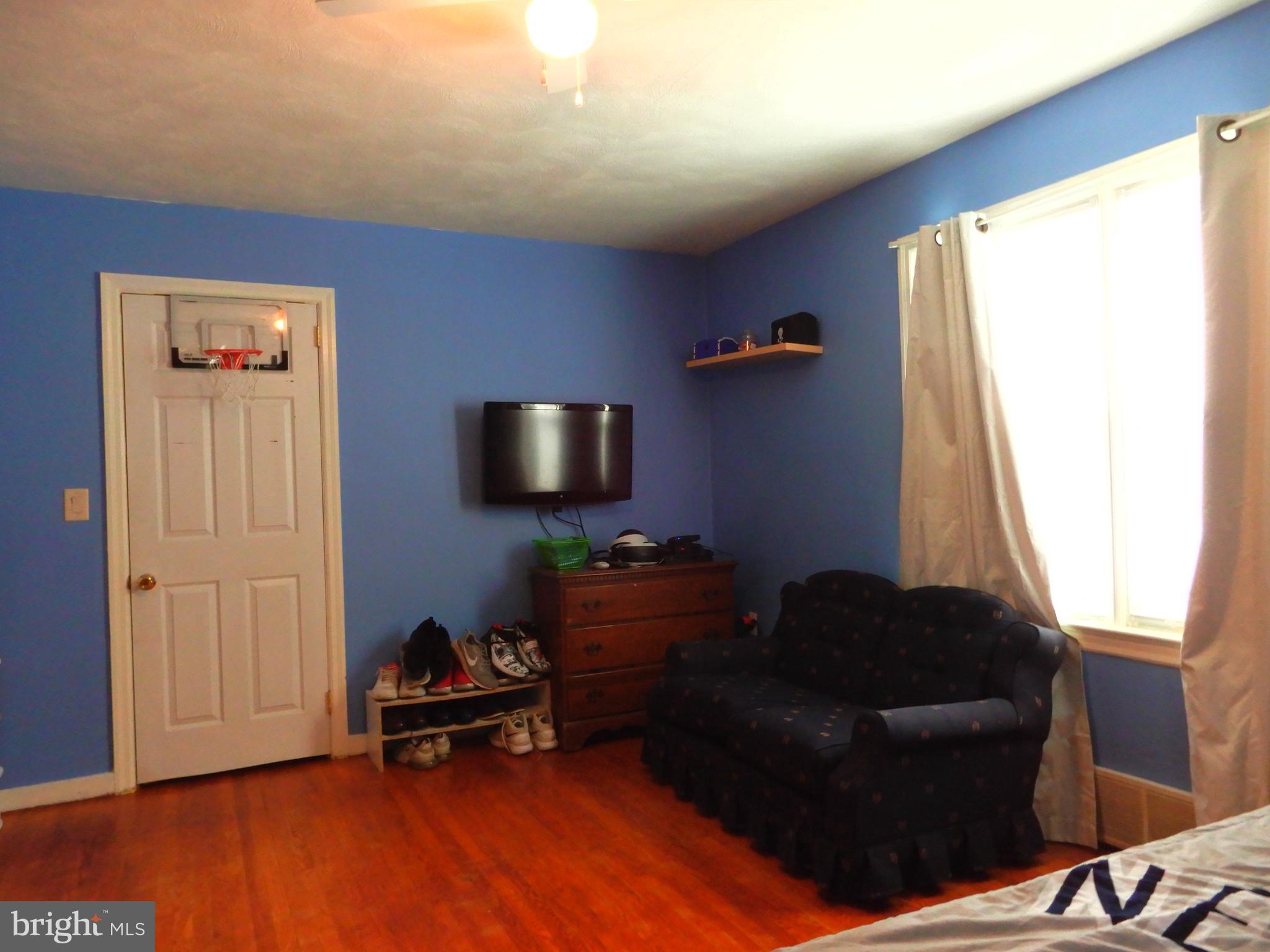315 Maywood Road York, PA 17402 - Photo 13 of 23 Large Bedroom
