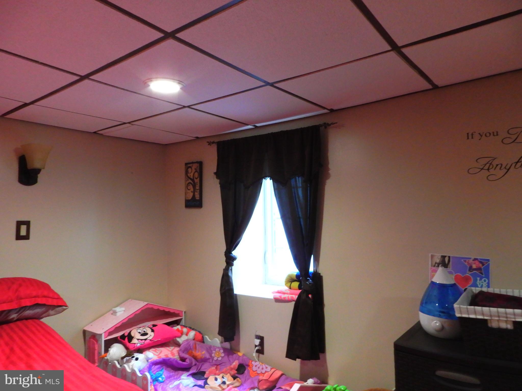 315 Maywood Road York, PA 17402 - Photo 19 of 23 LL Bedroom 4 - Scapewell window