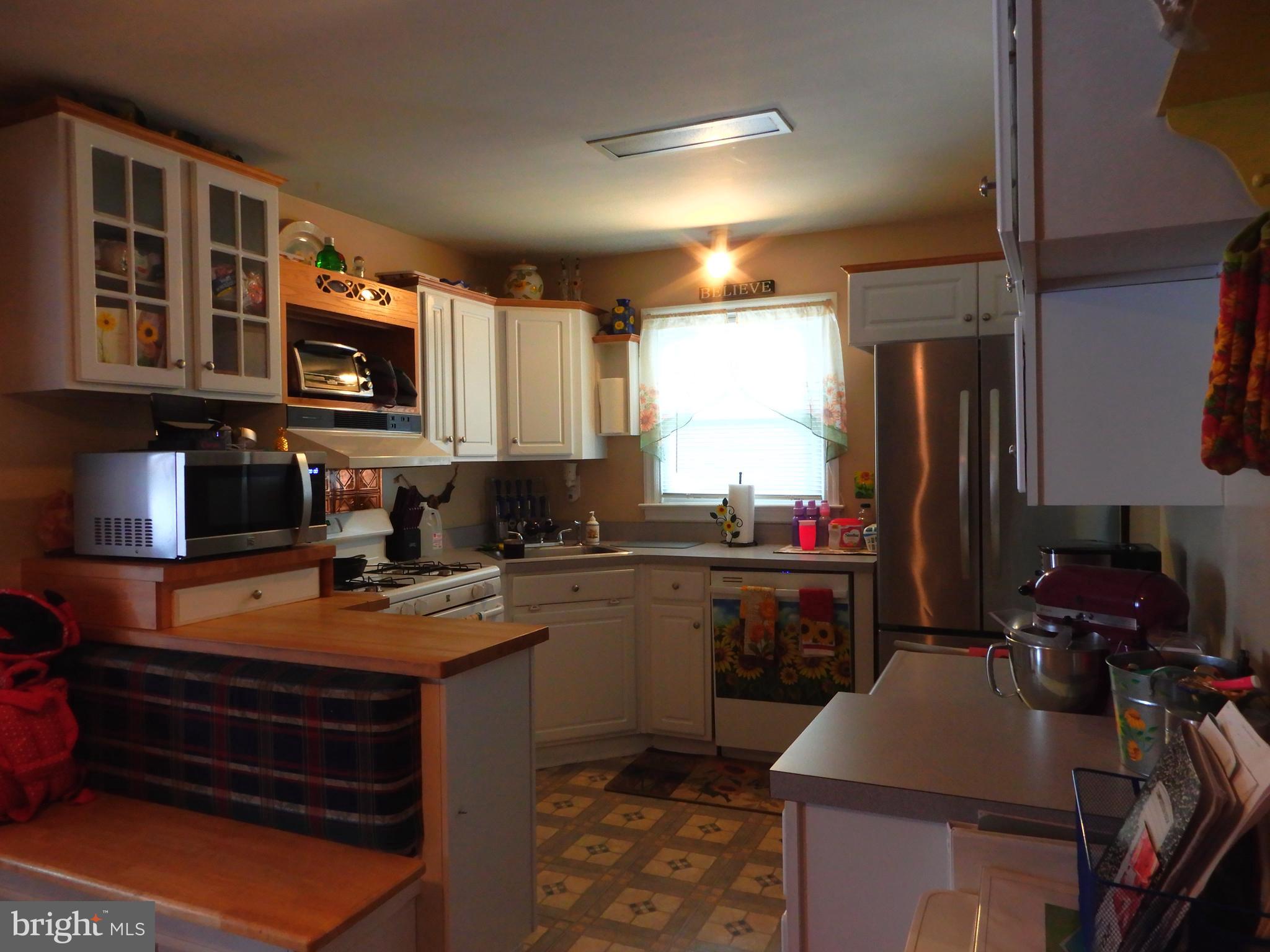 315 Maywood Road York, PA 17402 - Photo 5 of 23 Kitchen - stove, refrigerator, dishwasher included