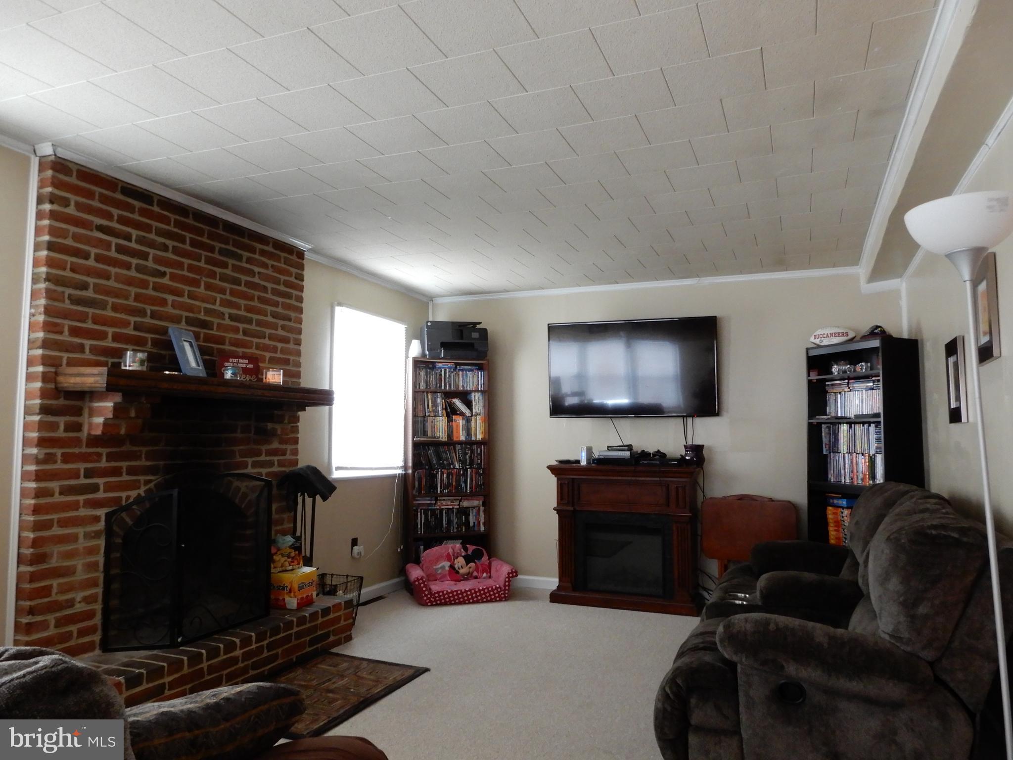 315 Maywood Road York, PA 17402 - Photo 8 of 23 First Floor Family Room