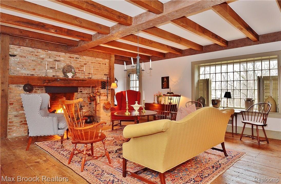 Living Rm- Beamed Ceiling