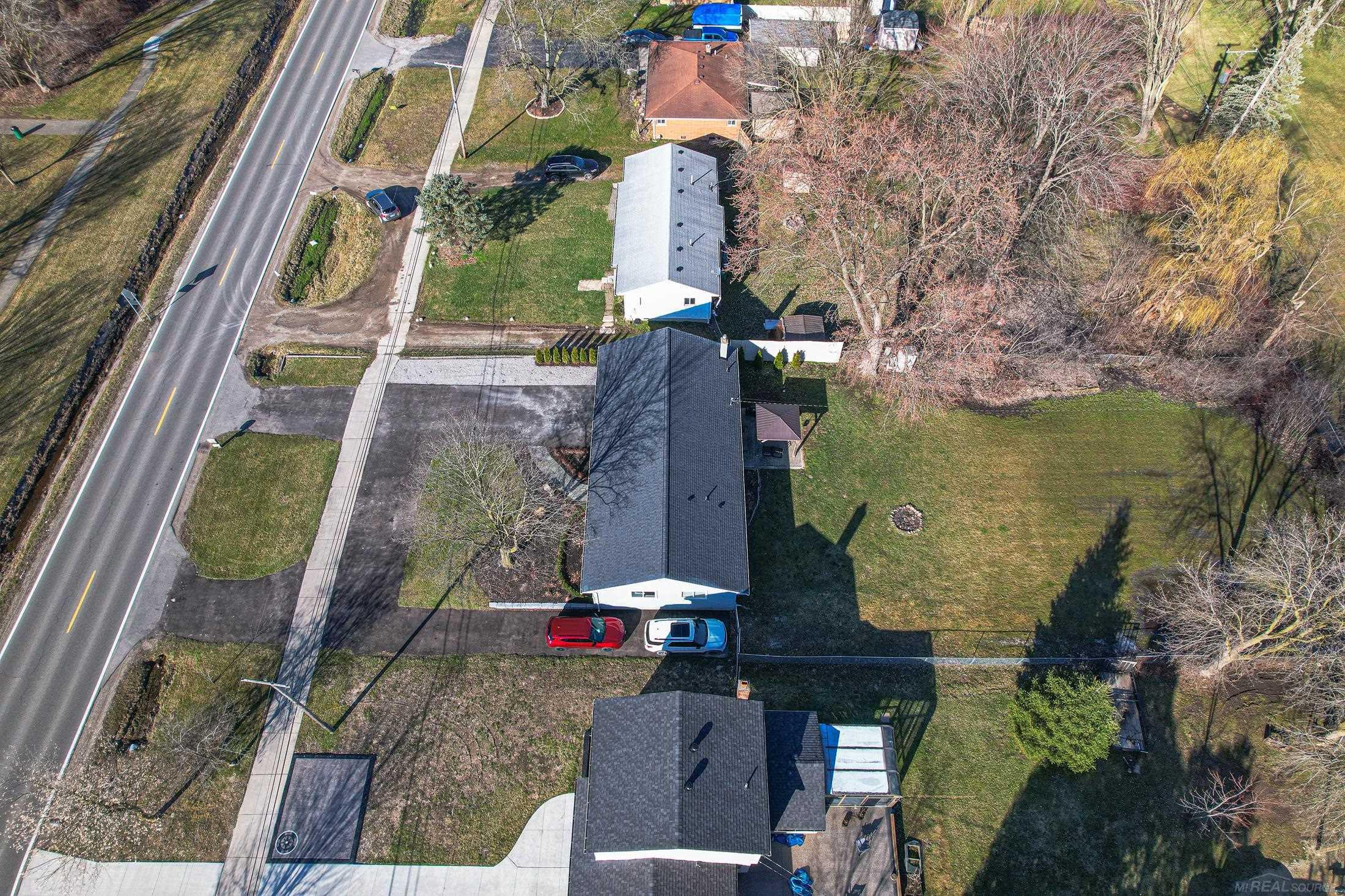 8869 21 Mile Road Utica, MI 48317 - Photo 8 of 22 50135718-7fabdee3-dba6-4e94-9812-405b4c2bf556.JPG
