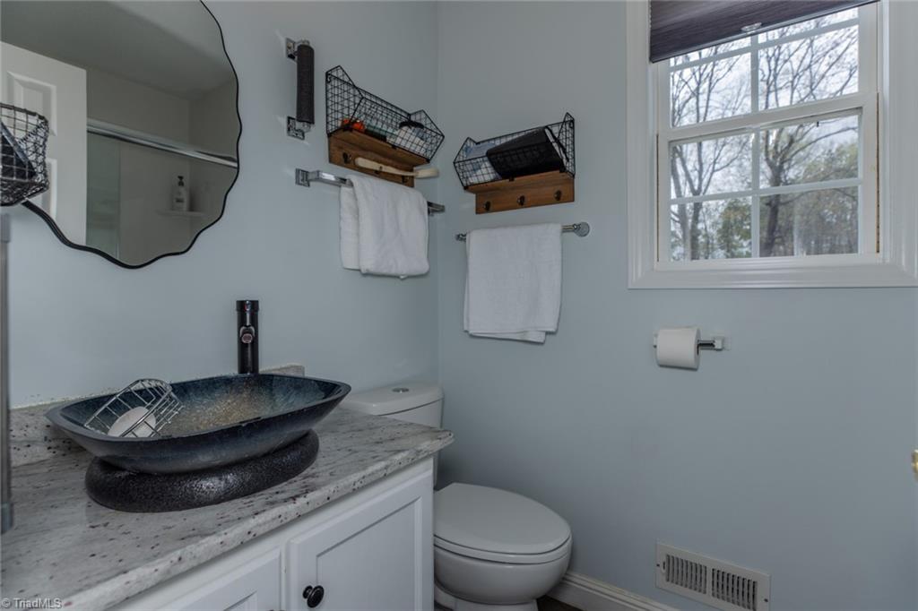 4243 Hunters Run Trinity, NC 27370 - Photo 26 of 33 upper level full bath