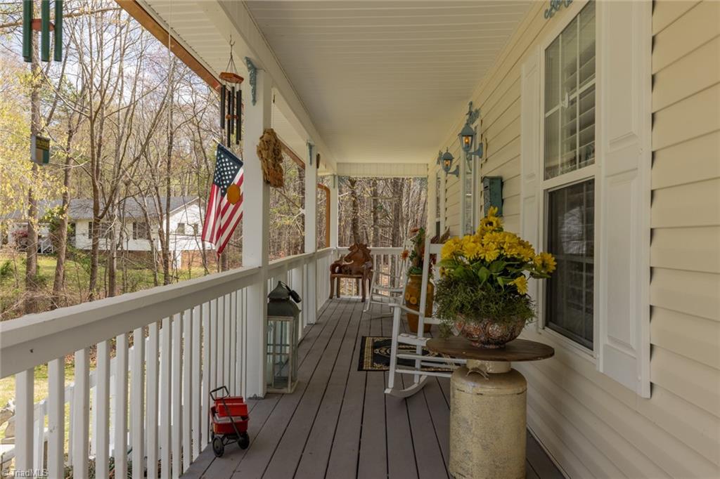 4243 Hunters Run Trinity, NC 27370 - Photo 4 of 33 bring the rockers