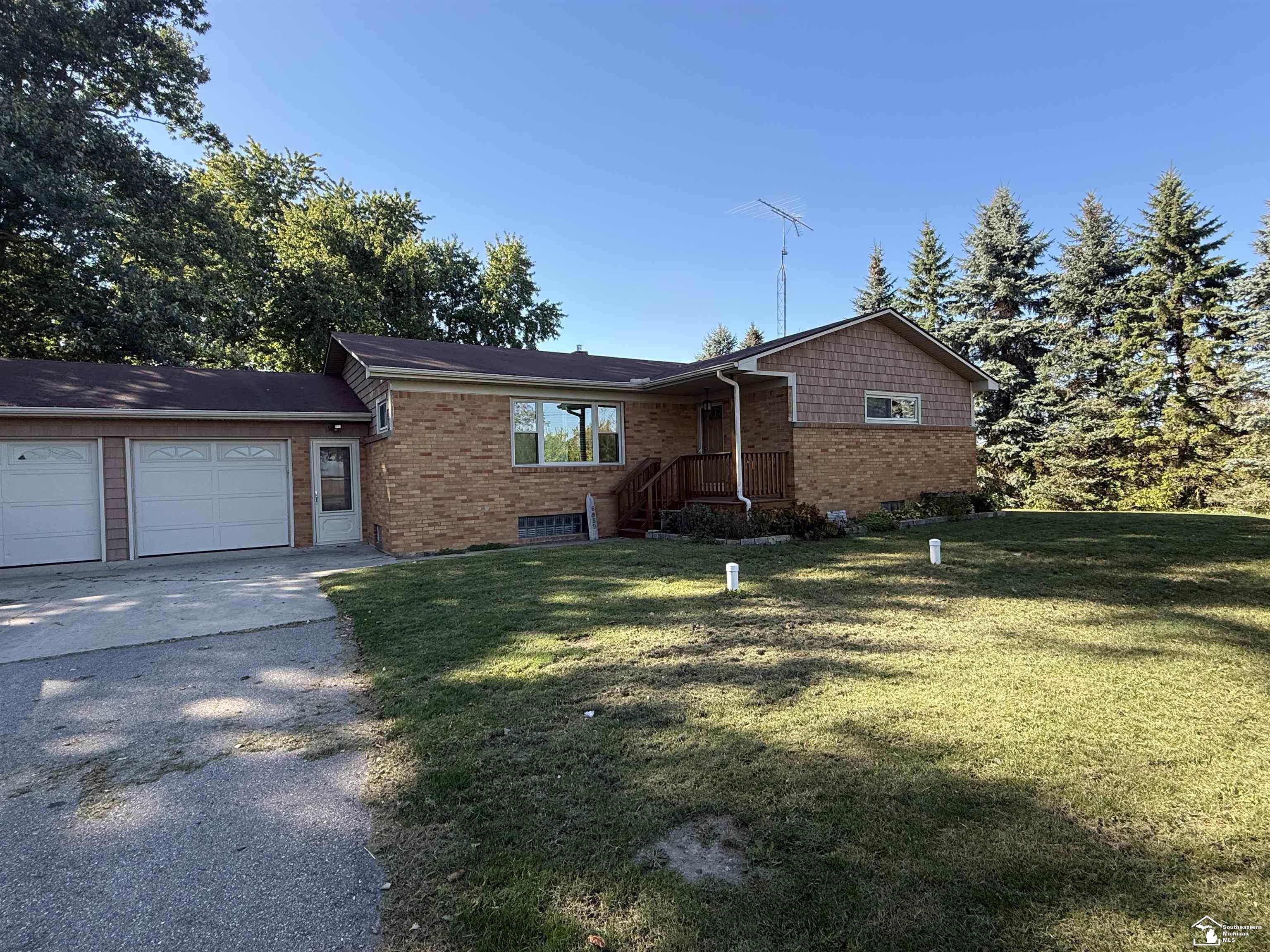 6859 Ann Arbor Road Dundee, MI 48131 - Photo 2 of 23