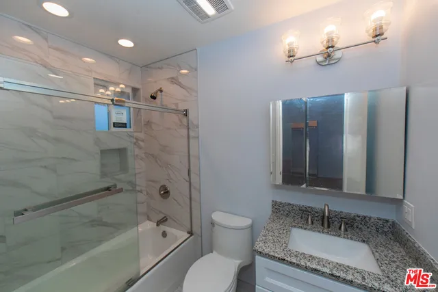 $4,550 | 2208 South Harcourt Avenue, Los Angeles, CA 90016