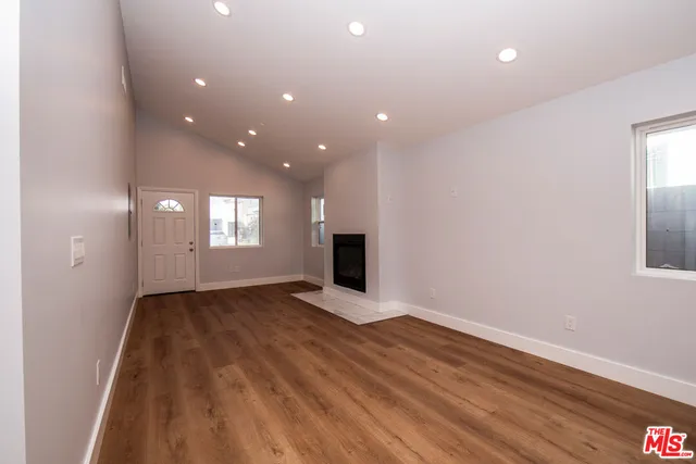 $4,550 | 2208 South Harcourt Avenue, Los Angeles, CA 90016