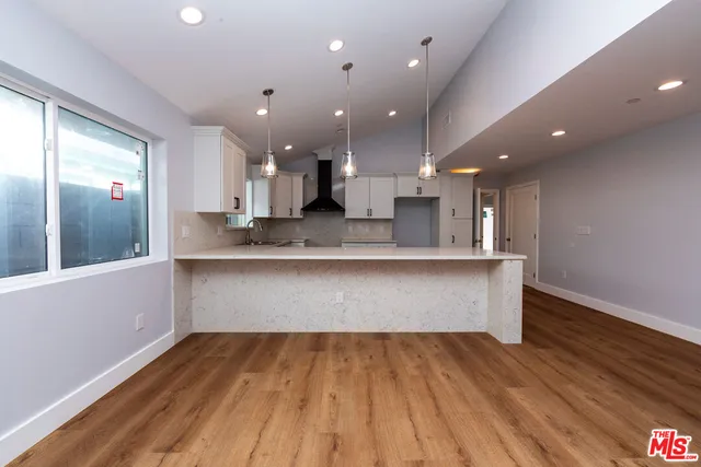 $4,550 | 2208 South Harcourt Avenue, Los Angeles, CA 90016